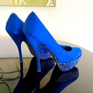 Steve Madden Blue Platform Satin Pumps. Size 6.5